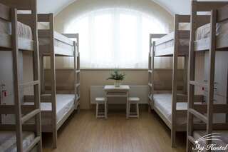 Хостелы Sky Hostel Киев Кровать в общем 8-местном номере для женщин-1