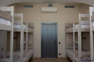 Хостелы Sky Hostel Киев Кровать в общем 8-местном номере для женщин-3