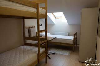 Хостелы Sky Hostel Киев Спальное место в общем трехместном номере для мужчин и женщин-9