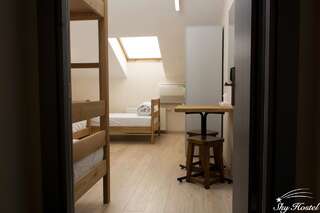 Хостелы Sky Hostel Киев Кровать в общем 4-местном номере для мужчин и женщин-9