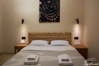 Хостелы Sky Hostel Киев Двухместный номер с 1 кроватью и собственной ванной комнатой-3