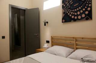 Хостелы Sky Hostel Киев Двухместный номер с 1 кроватью и собственной ванной комнатой-4