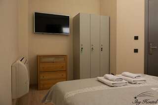 Хостелы Sky Hostel Киев Двухместный номер с 1 кроватью и собственной ванной комнатой-7