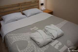Хостелы Sky Hostel Киев Двухместный номер с 1 кроватью и собственной ванной комнатой-9