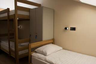 Хостелы Sky Hostel Киев Кровать в общем 8-местном номере для мужчин и женщин-5